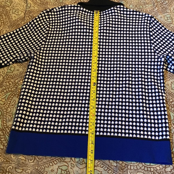 Diane Von Furstenberg Collared Knit Shirt with front top zipper. Size Medium - Picture 9 of 16